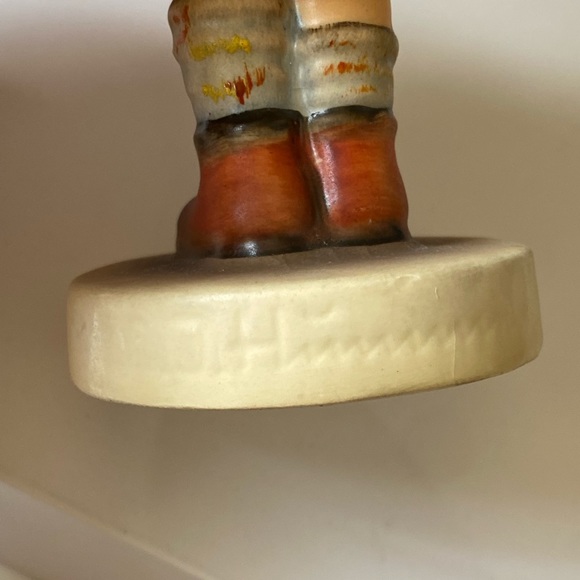 Hummel Goebel Vintage Figurine #96 Little Shopper - Picture 4 of 12